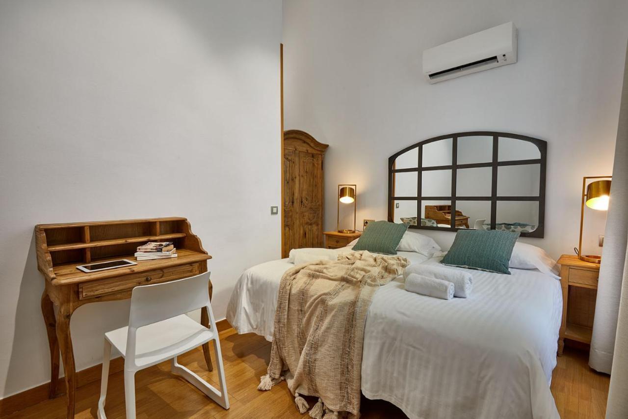 Lodgingmalaga Plaza Constitucion Ngoại thất bức ảnh