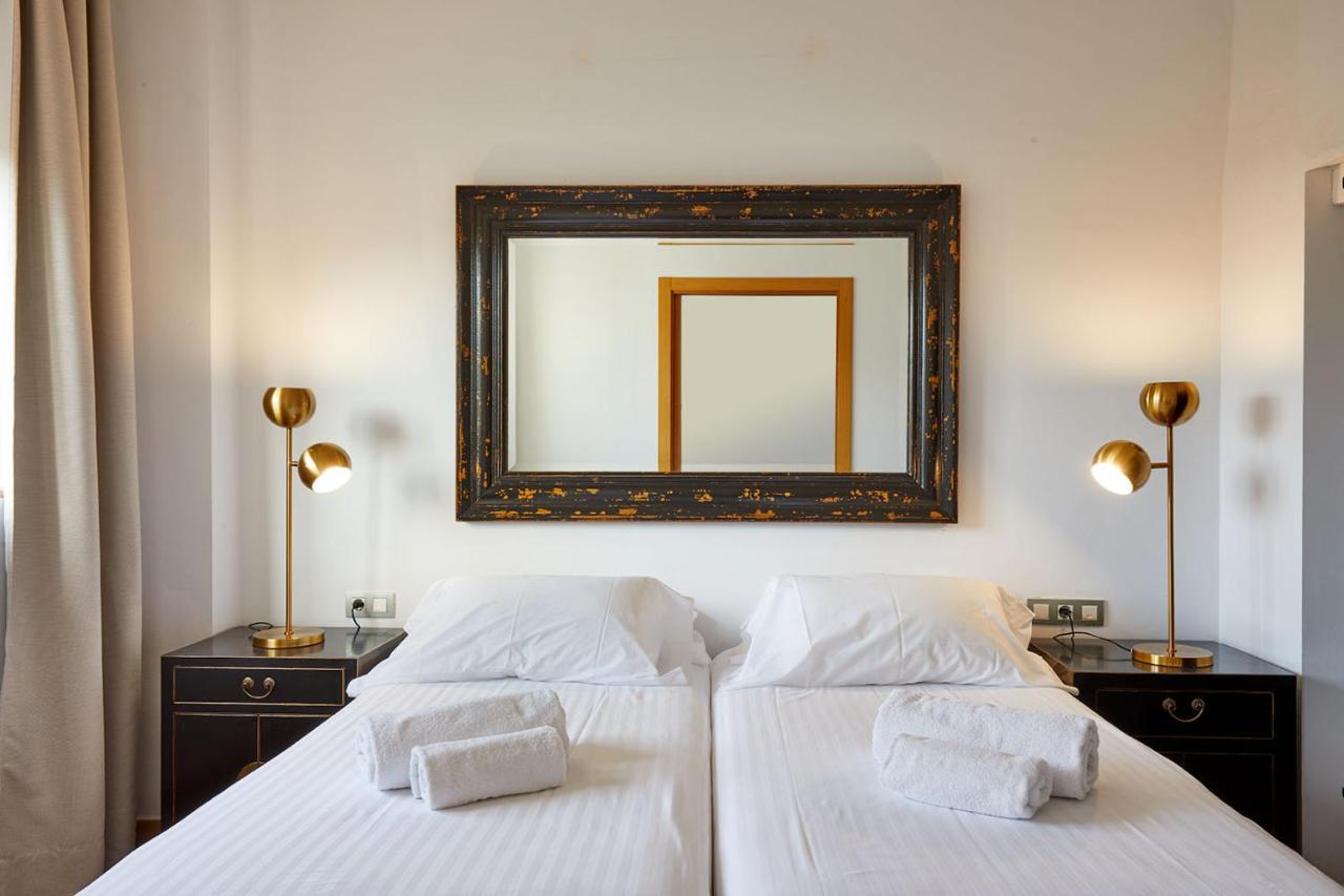 Lodgingmalaga Plaza Constitucion Ngoại thất bức ảnh