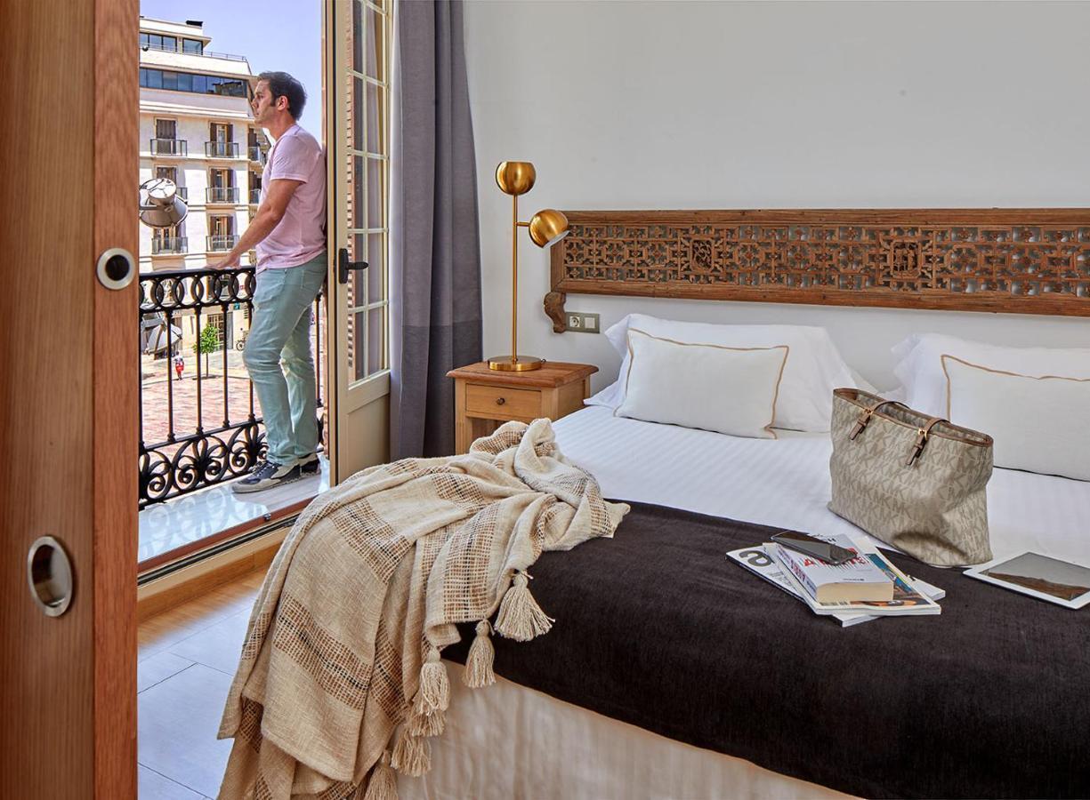 Lodgingmalaga Plaza Constitucion Ngoại thất bức ảnh